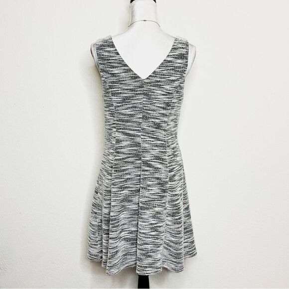 🍋 The Limited • Women’s Gray&Black Textured Knit Sleeveless Dress - Size M - Picture 4 of 10